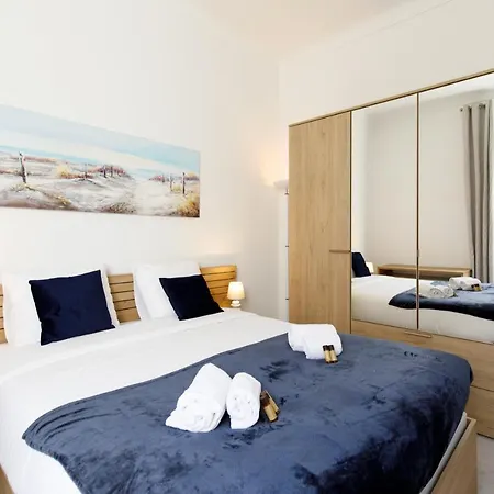 Petit Bonheur Yourhosthelper Apartment